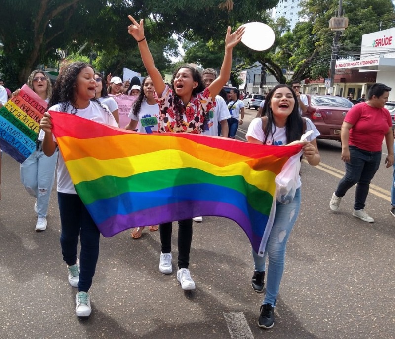 notícia: Combate à homofobia: bolsistas do Programa Amapá Jovem fazem blitz educativa com mensagem de amor e conscientização