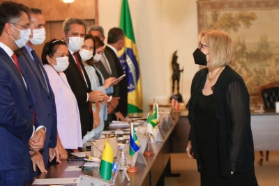 notícia: Para Waldez, decisão de adiar cobrança antecipada de ICMS preserva arrecadação dos Estados