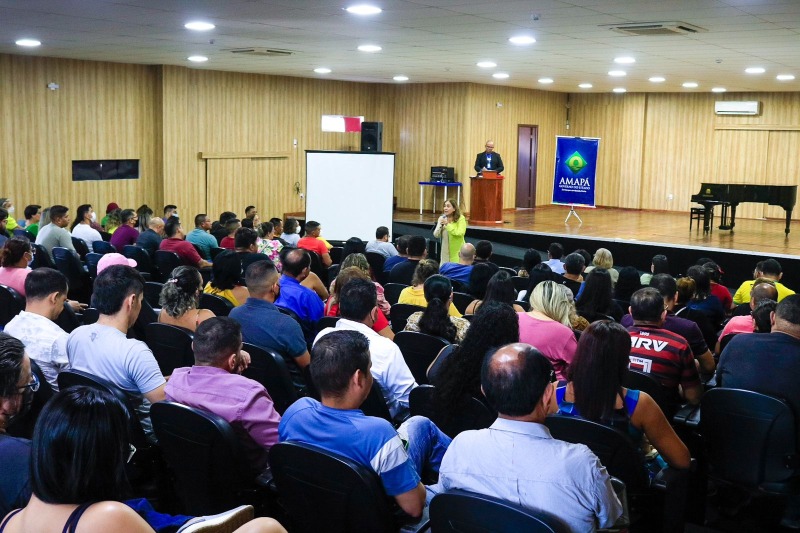 notícia: Governo do Amapá empossa 132 novos professores e pedagogos para atuarem no sistema modular