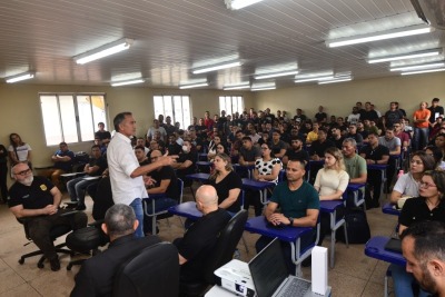 notícia: Em visita institucional, Waldez anuncia reforma e ampliação da Academia de Formação e Aperfeiçoamento