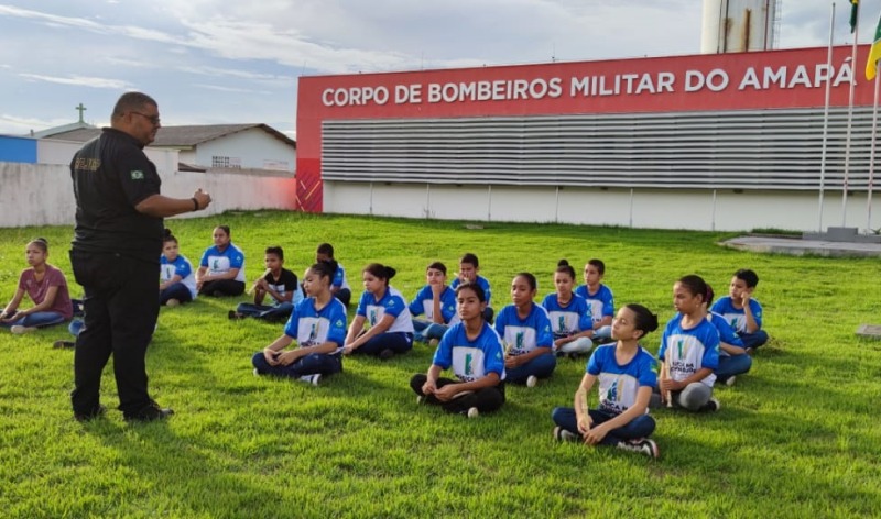 notícia: “Pode salvar vidas”, diz adolescente sobre projeto social do Corpo de Bombeiros no Conjunto Macapaba