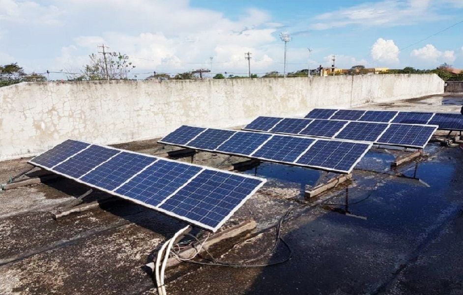 Uma máquina que tira a polpa de açaí utilizando a energia solar é a nova patenteada do Amapá na área de ciência, tecnologia e inovação. A empresa conseguiu o registro este ano, pelo Instituto Nacional da Propriedade Industrial (Inpi) que constatou a originalidade das ideias que possibilitaram a criação da despolpadeira fotovoltaica de açaí. <div class='credito_fotos'>Foto: Divulgação   |   <a href='/midias/2023/originais/15608_78b5f936-de68-4a28-223b-c3aaba5bbc6e.jpg' download><i class='fa-solid fa-download'></i> Download</a></div>