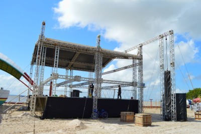 notícia: Réveillon Beira Rio 2024: estrutura de shows na Fazendinha fica pronta para receber público neste sábado, 30