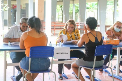notícia: Mais de 7 mil vagas ainda estão disponíveis para EJA e ensino médio na rede estadual