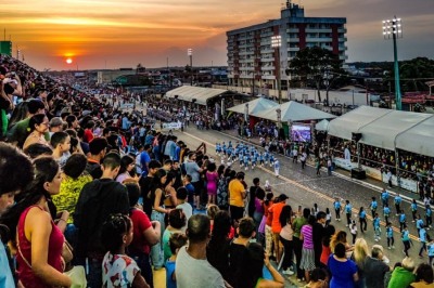 notícia: FOTOS: desfile cívico estudantil une história e cultura em celebração ao 'Amapá 80 Anos'  