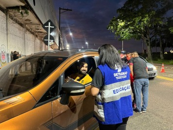 notícia: Maio Amarelo: blitz educativa orienta condutores de Macapá sobre segurança no trânsito 