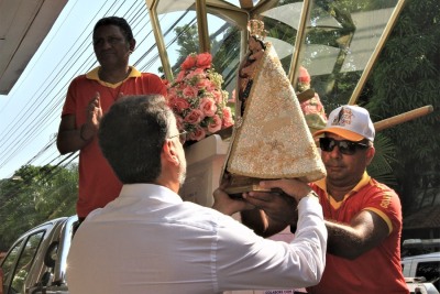 notícia: Círio 2023: imagem peregrina de Nossa Senhora de Nazaré é recebida com emoção, devoção e fé no Palácio do Setentrião