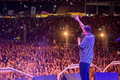 notícia: Anderson Freire reúne multidão em noite histórica de fé e espiritualidade na 52ª Expofeira do Amapá