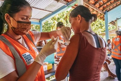 notícia: Governo do Amapá imuniza mais de 200 pessoas contra a gripe e Covid-19 no Bailique