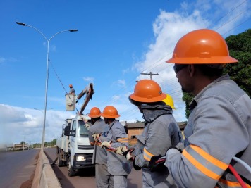 notícia: Governo do Amapá inicia a iluminação de novo trecho da rodovia Duca Serra