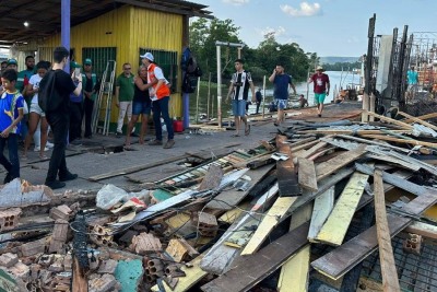 notícia: Governador Clécio Luís lidera ação humanitária para famílias que tiveram as casas totalmente destruídas por incêndio em Vitória do Jari