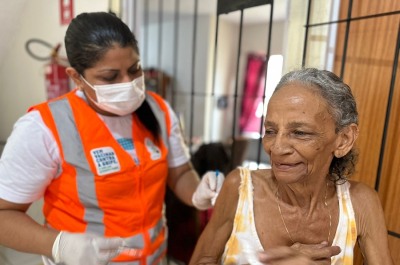 notícia: ‘Tomei as vacinas, agora estou protegida’, diz idosa imunizada em ação do Governo do Amapá no Conjunto Miracema