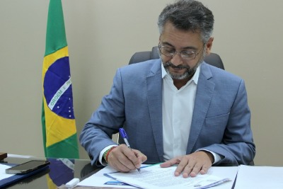 notícia: Governo do Amapá apresenta à Alap proposta que prevê mais 4,16% de reajuste salarial para profissionais da educação