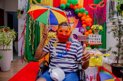 notícia: '1º Mini Folia' leva a alegria do carnaval aos pacientes da Unacon em Macapá