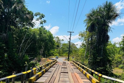 notícia: Governo do Amapá finaliza reforma emergencial das pontes do Santo Antônio da Pedreira e Igarapé do Lago, em Macapá