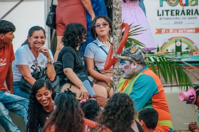 notícia: FOTOS: poesia, debates e intervenções artísticas tomam conta do 2º dia de Folia Literária do Amapá