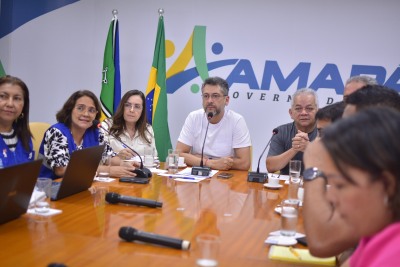 notícia: Governador do Estado reúne com prefeitos e autoridades de saúde e define recomendações para contenção da síndrome respiratória no Amapá