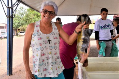 notícia: Programa Peixe Popular inicia vendas da Semana Santa e movimenta pontos de comercialização em Macapá