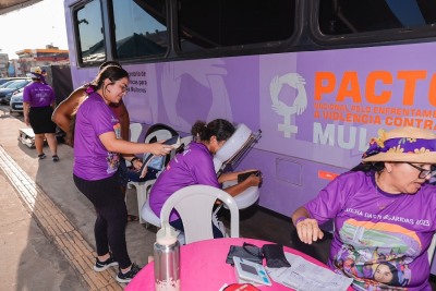 notícia: Governo do Estado leva atendimentos de saúde e sociais ao público feminino da 52ª Expofeira do Amapá