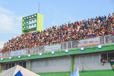 notícia: Mais de 25 mil pessoas acompanham o desfile de 13 de Setembro do Governo do Estado no Sambódromo