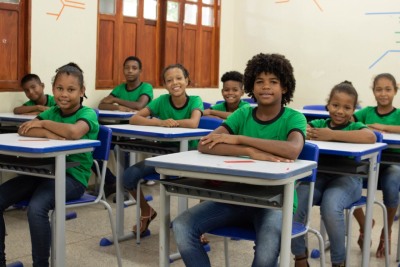 notícia: Mais de 100 mil alunos retornam às aulas na rede pública estadual na segunda-feira, 7