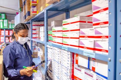 notícia: Farmácia cheia: em 180 dias, Governo do Amapá investiu mais de R$ 32 milhões na compra de medicamentos, insumos e correlatos