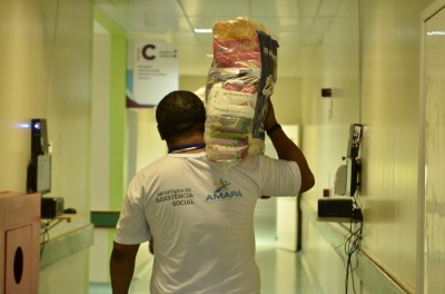 notícia: Governo do Amapá destina 400 kits de alimentos e de higiene a pacientes da Maternidade Bem-Nascer