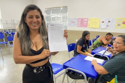 notícia: 'É meu sonho tornando realidade’, diz beneficiária durante assinatura de contrato da nova moradia no Conjunto Miracema