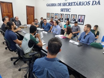 notícia: Setec debate criação de centro de treinamento e capacitação em manejo florestal com instituições públicas e privadas