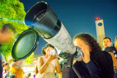 notícia: 'Superlua azul’ atrai multidão ao monumento Marco Zero do Equador para observar fenômeno astronômico