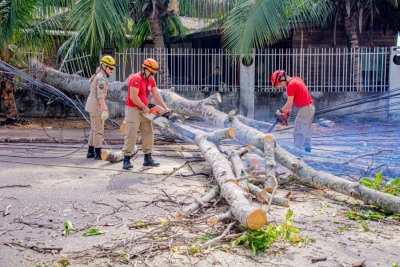 notícia:  Corpo de Bombeiros registra mais de 40 ocorrências provocadas pelas fortes chuvas em Macapá