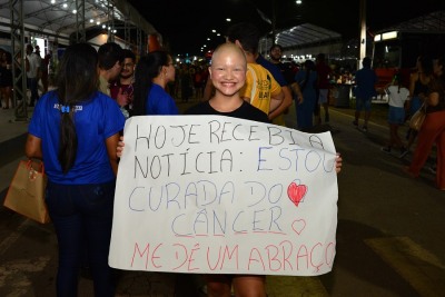 notícia: 'Me dê um abraço?': jovem celebra vitória contra o câncer na 52ª Expofeira do Amapá