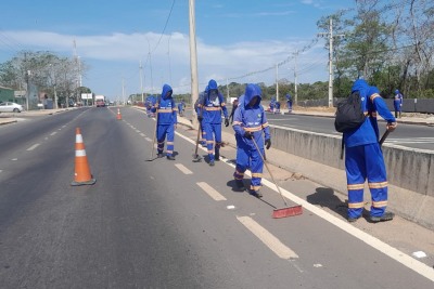 notícia: Governo do Amapá realiza serviços de manutenção nos 17 km da Rodovia Duca Serra