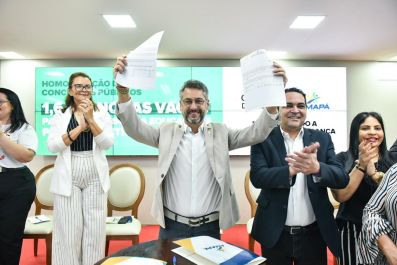 notícia: Governador Clécio Luís homologa concursos da Educação e da Polícia Científica do Amapá
