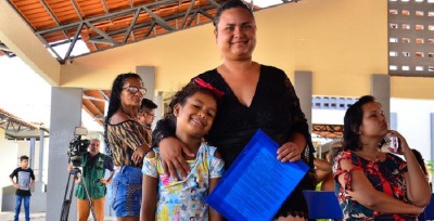 notícia: “Minha filha terá ensino de qualidade e perto de casa", diz mãe durante sorteio de vagas em escolas específicas