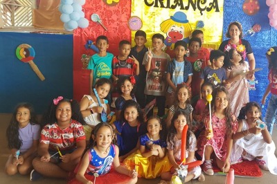 notícia: Governo do Amapá reúne alunos de escolas estaduais de Santana para celebrar o Dia das Crianças