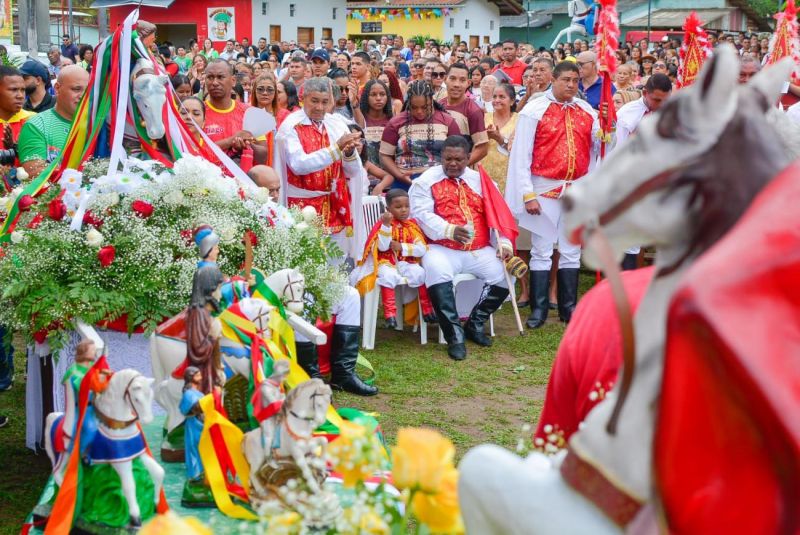 Missa celebra a fé do povo de Mazagão Velho no Dia de São Tiago.

Em 2024, festividade completa 247 anos de tradição e recebe apoio do Governo do Amapá. <div class='credito_fotos'>Foto: Maksuel Martins   |   <a href='/midias/2024/originais/15645_5c0c877a-e33b-b86d-55d2-466c373fecf1.jpg' download><i class='fa-solid fa-download'></i> Download</a></div>