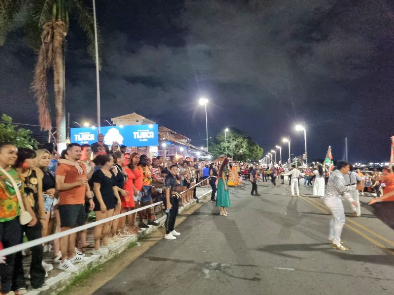 População compareceu em massa ao carnaval fora de época