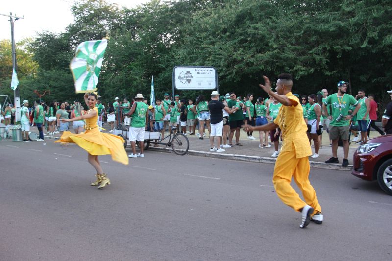 Império do Povo animou os brincantes no carnaval fora de época em Santana