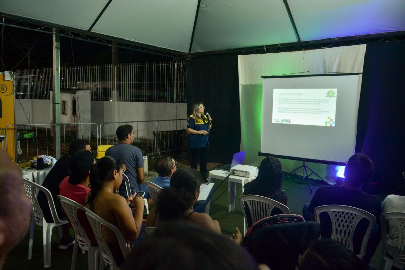 Palestra é ministrada antes dos visitantes terem acesso ao percurso