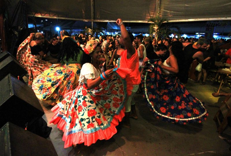 Público foi presenteado com uma noite recheada de sons que variaram do rock ao carimbó e marabaixo