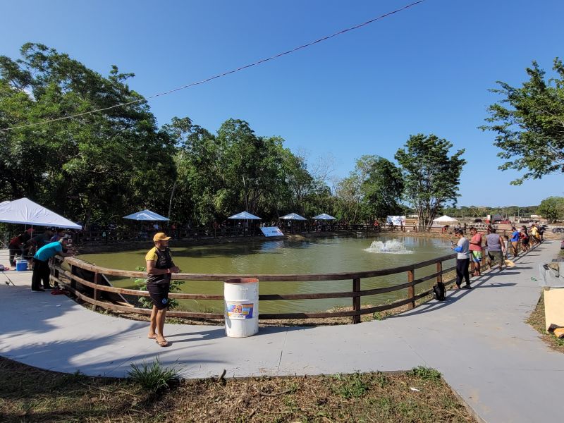 Tanque fixo do Parque de Exposições da Fazendinha recebeu 3 toneladas de tambaqui