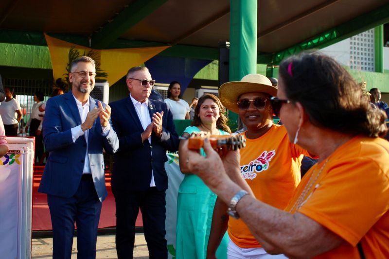 Banzeiro Brilho de Fogo, manifestação genuinamento amapaense, abriu alas para os estudantes na avenida