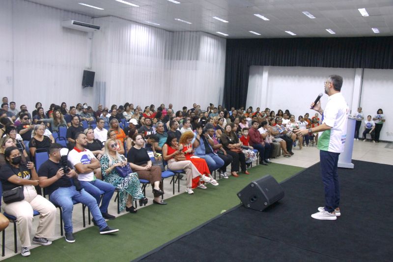 Vencedores da promoção do Selo Amapá durante o recebimento da premiação