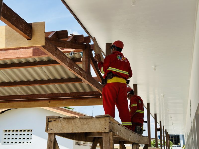 Obras avançam em várias frentes de trabalho no acabamento e reforma de estruturas