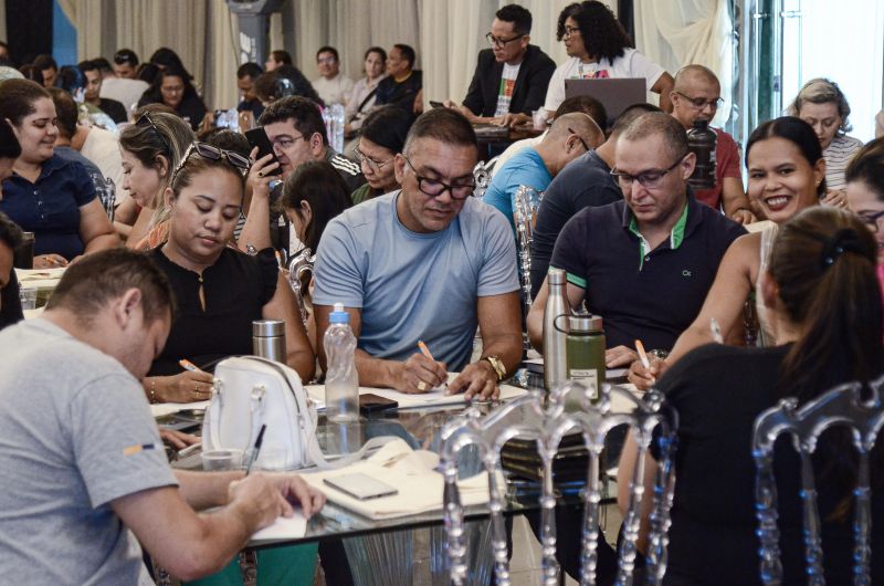 Momento de atividades com coordenadores pedagógicos e professores