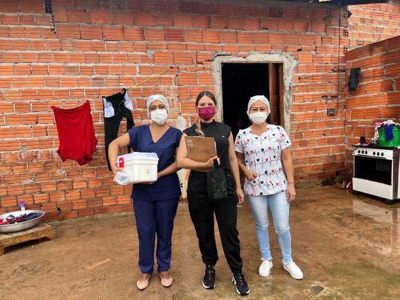 Equipe multiprofissional realiza visitas diárias aos pacientes