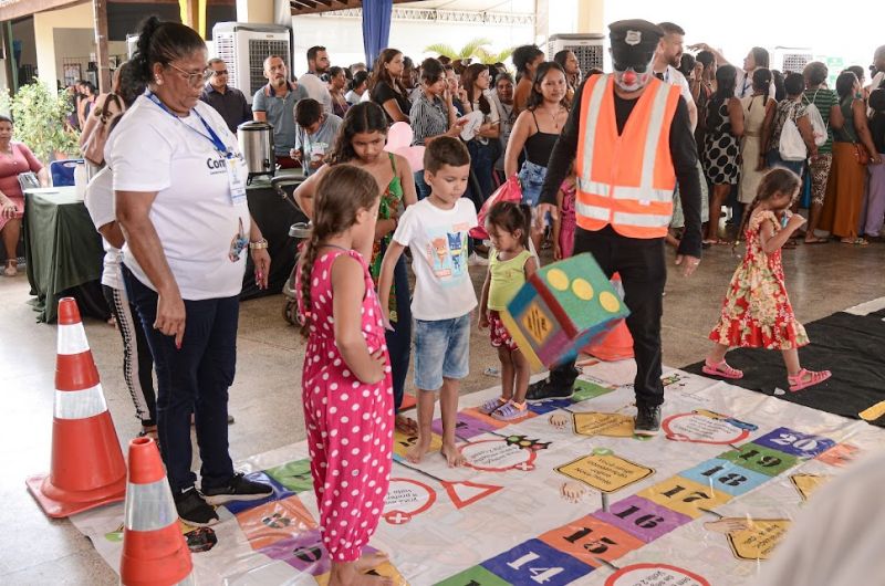 O Detran/AP esteve realizando brincadeiras com as crianças sobre educação no trânsito