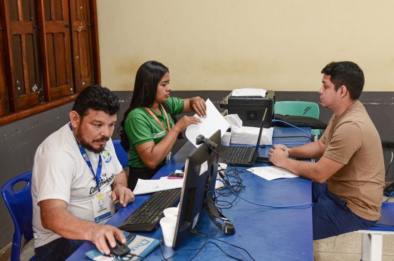 o autônomo, Luís Morais, que veio da comunidade rural de Itaubal, em busca de retirar o cartão do SUS de seus filhos