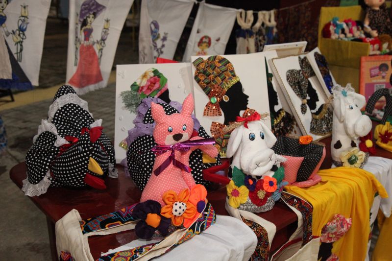 Feira afro-empreendedora expôs materiais produzidos durante os cursos 